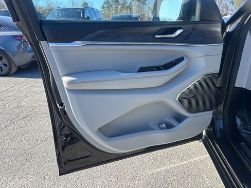 Used 2021 Jeep Grand Cherokee L Overland w/ Luxury Tech Group IV image 28