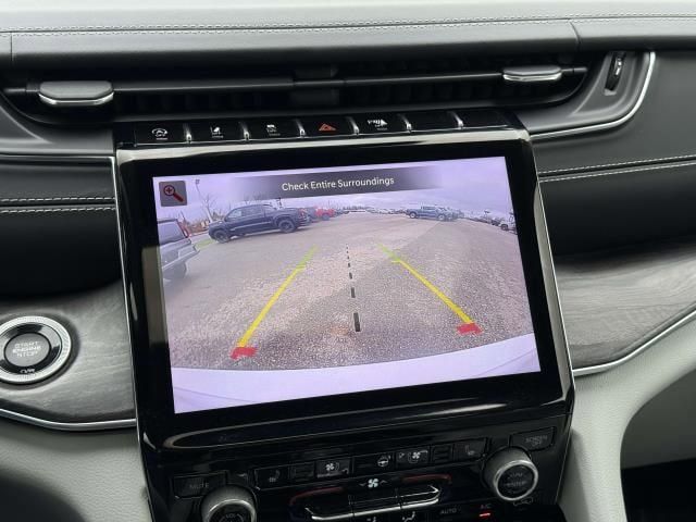 Used 2021 Jeep Grand Cherokee L Overland w/ Luxury Tech Group IV AWD/4WD image 29