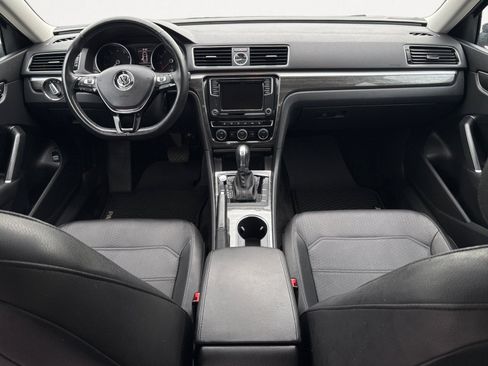 Used 2017 Volkswagen Passat 1.8T SE FWD image 3