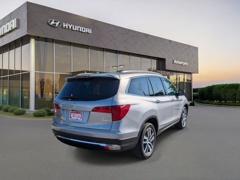Used 2018 Honda Pilot Elite image 3