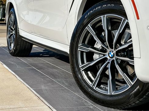 New 2026 BMW X6 xDrive40i w/ Premium Package image 2