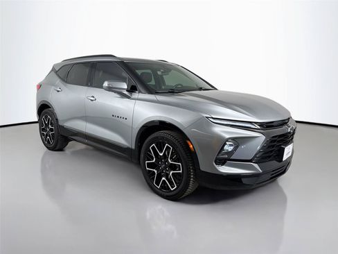 Used 2023 Chevrolet Blazer RS w/ Driver Confidence II Package FWD image 4