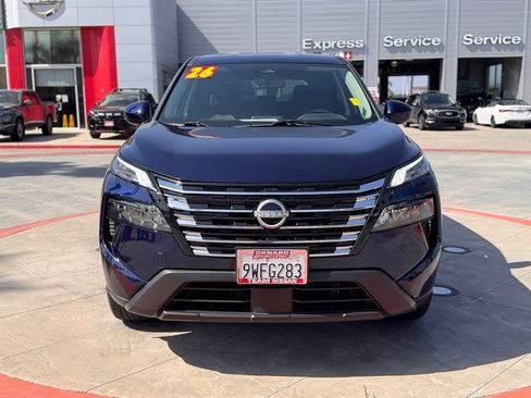 Certified 2026 Nissan Rogue SV AWD/4WD image 4
