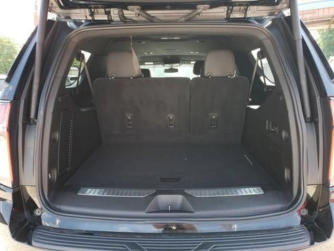 Used 2022 Chevrolet Suburban Z71 w/ Luxury Package AWD/4WD image 5