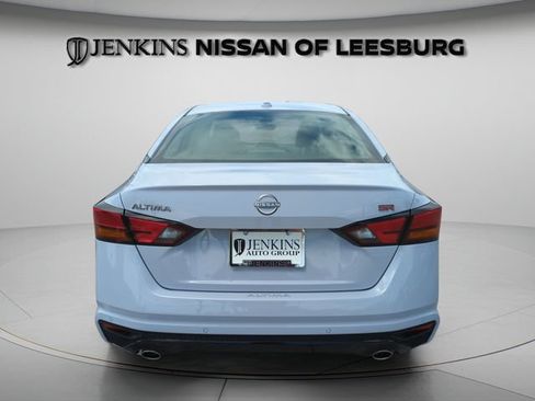 Used 2025 Nissan Altima 2.5 SR FWD image 9