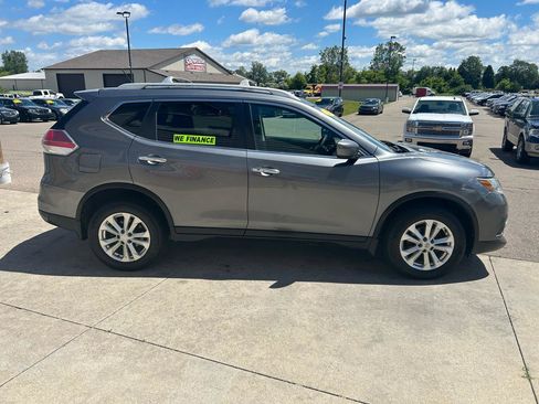 Used 2016 Nissan Rogue SV AWD/4WD image 4