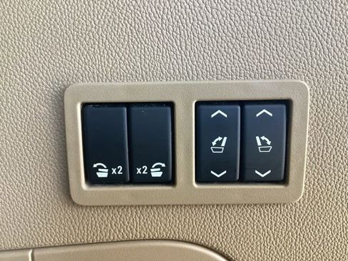 Used 2018 Cadillac Escalade Platinum AWD/4WD image 11