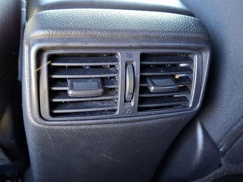 Used 2018 Nissan Rogue SV w/ Premium Package image 11