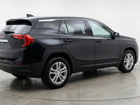 Used 2024 GMC Terrain SLE image 9