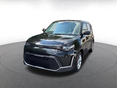 Used 2025 Kia Soul LX w/ LX Technology Package FWD image 7