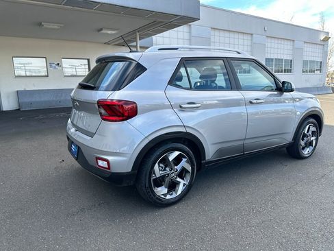 Certified 2025 Hyundai Venue SEL image 6