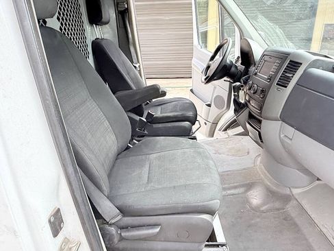 Used 2015 Mercedes-Benz Sprinter 2500 image 28