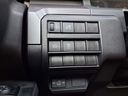 Used 2025 Toyota Tacoma SR5 AWD/4WD image 19