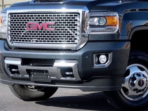 Used 2017 GMC Sierra 3500 Denali w/ Duramax Plus Package image 9