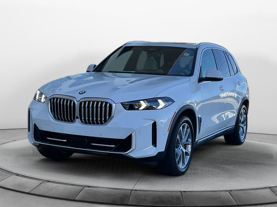Used 2024 BMW X5 xDrive40i w/ Parking Assistance Package AWD/4WD image 3