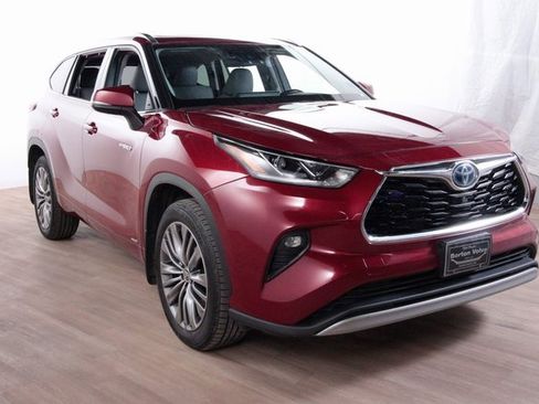 Used 2020 Toyota Highlander Limited Platinum image 3