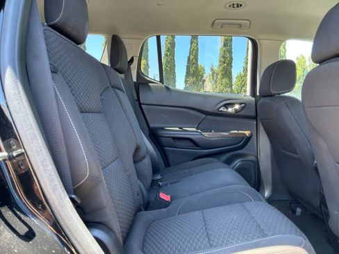 Used 2019 GMC Acadia SLE FWD image 19