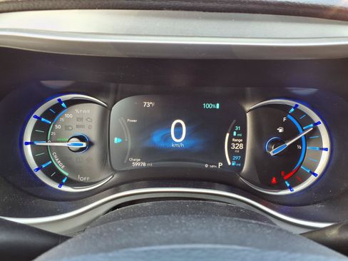Used 2024 Chrysler Pacifica Limited FWD image 12