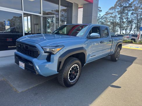 Used 2026 Toyota Tacoma TRD Off-Road AWD/4WD image 2