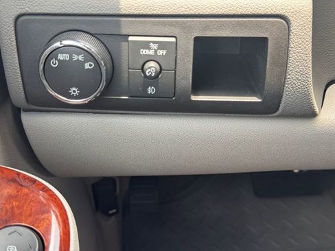 Used 2012 Chevrolet Avalanche LT RWD image 23