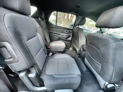 Used 2022 Chevrolet Traverse LT FWD image 26