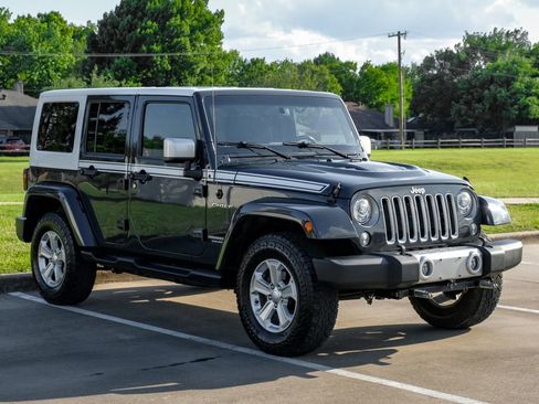 Used 2017 Jeep Wrangler Unlimited Sahara w/ Quick Order Package 24E Chief AWD/4WD image 11