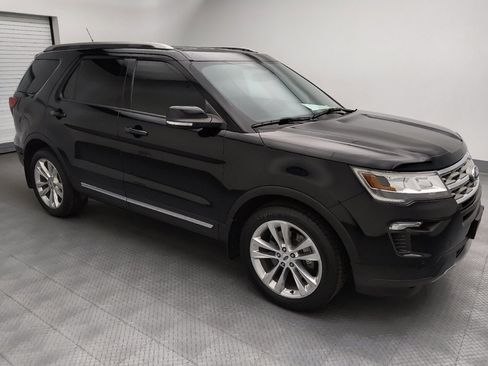 Used 2018 Ford Explorer XLT w/ Equipment Group 202A AWD/4WD image 14
