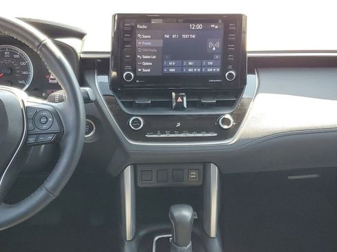 Used 2022 Toyota Corolla Cross LE AWD/4WD image 28