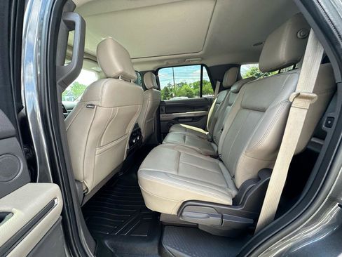Used 2018 Ford Expedition XLT w/ Equipment Group 202A AWD/4WD image 23