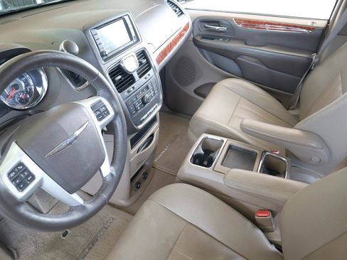 Used 2016 Chrysler Town & Country Touring-L w/ Driver Convenience Group FWD image 35