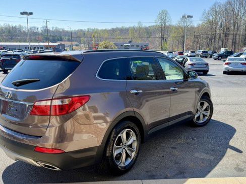 Used 2015 Hyundai Santa Fe GLS image 4