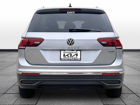 Used 2024 Volkswagen Tiguan SE image 4