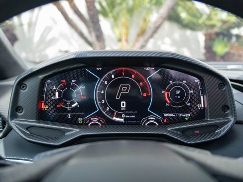 Used 2025 Lamborghini Revuelto image 10