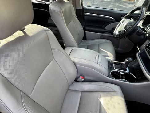 Used 2019 Toyota Highlander Limited Platinum image 45
