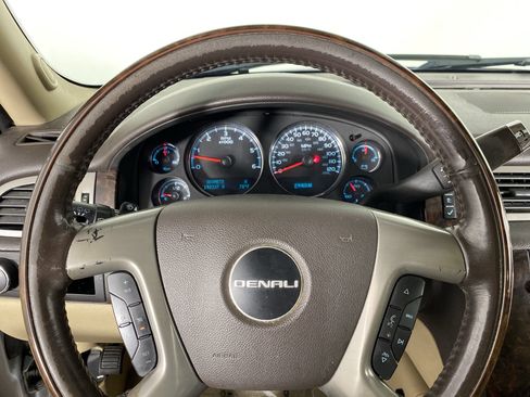 Used 2013 GMC Yukon XL Denali AWD/4WD image 19