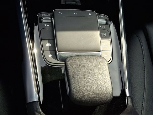 Used 2023 Mercedes-Benz GLB 250 4MATIC image 26