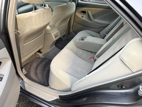 Used 2011 Toyota Camry LE image 27