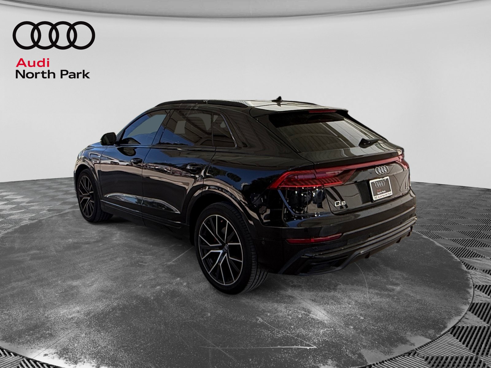Used 2019 Audi Q8 Prestige w/ Adaptive Chassis Package AWD/4WD image 3