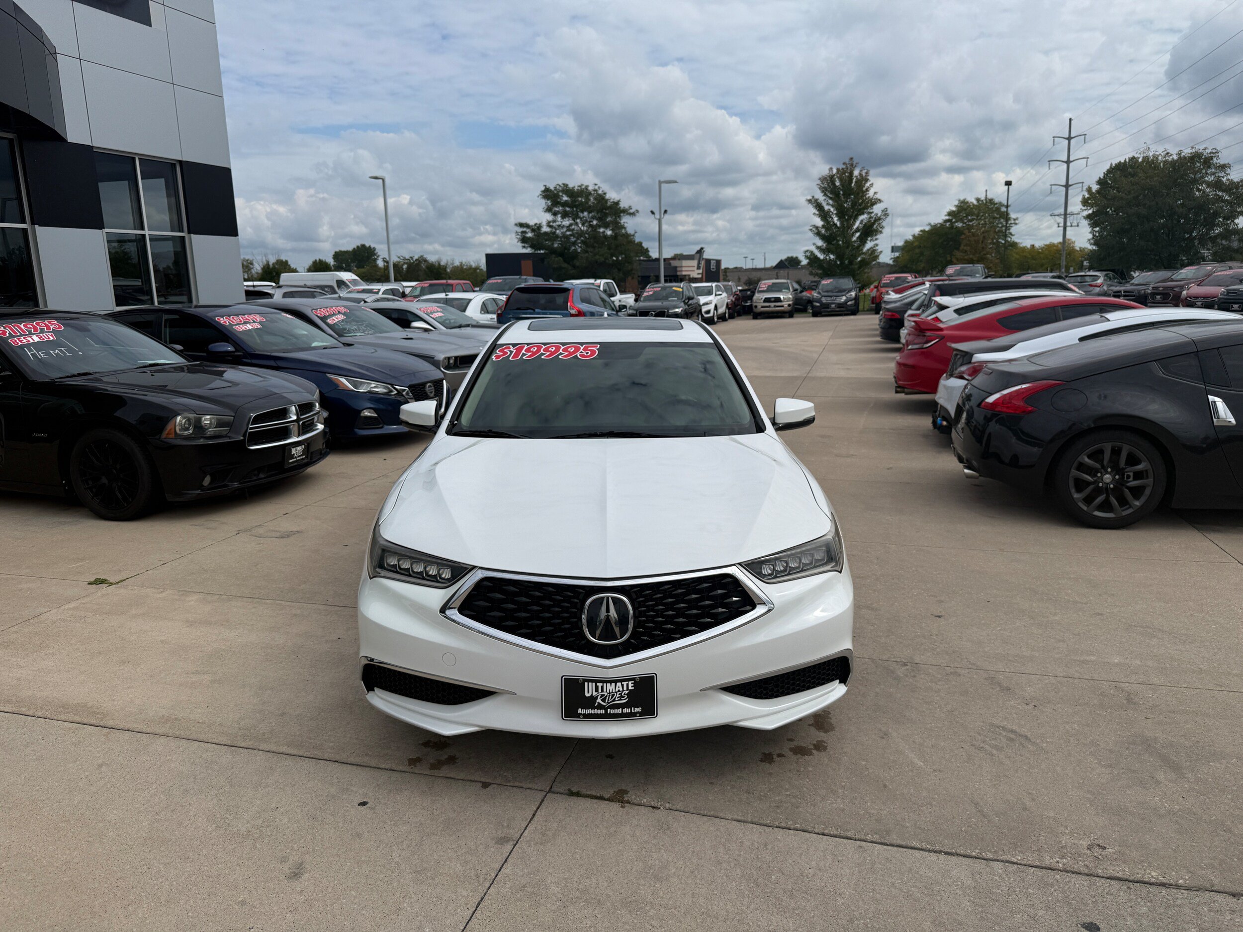 Used 2018 Acura TLX V6 SH-AWD image 2