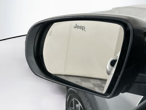 Used 2022 Jeep Compass Latitude w/ Sun and Sound Group FWD image 16