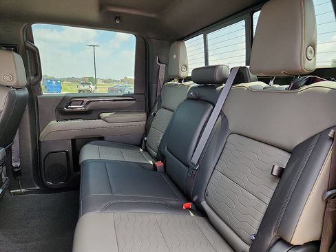Used 2024 Chevrolet Silverado 2500 ZR2 w/ ZR2 Bison Edition AWD/4WD image 5