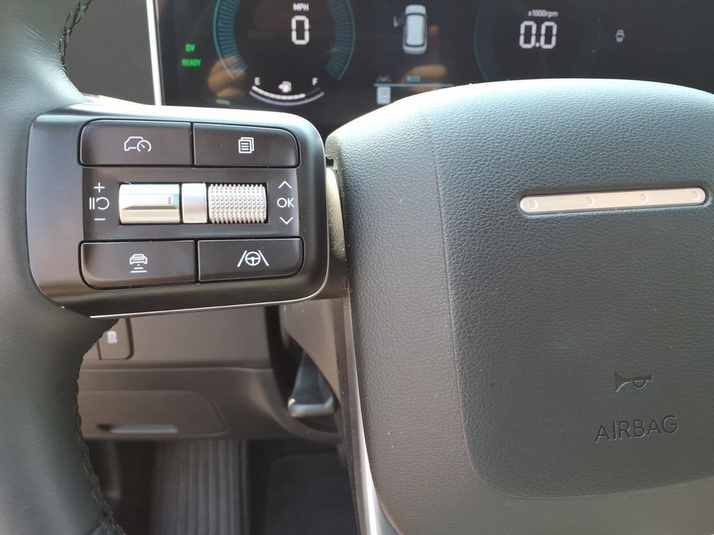 Used 2026 Hyundai Santa Fe SE FWD image 19