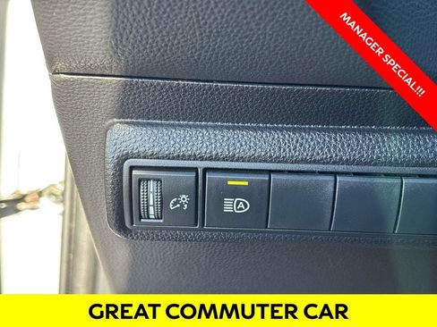 Used 2022 Toyota Corolla SE image 33