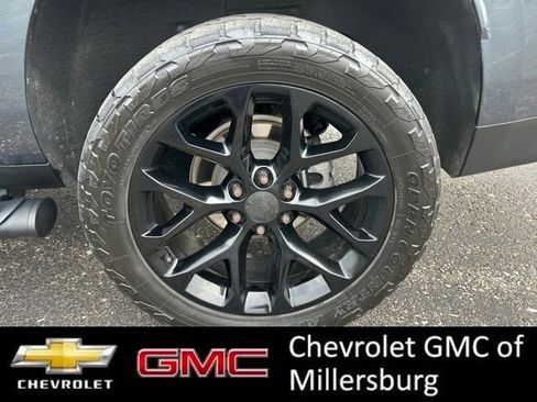 Used 2021 Chevrolet Suburban Z71 w/ Luxury Package image 9