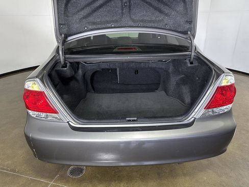 Used 2006 Toyota Camry XLE FWD image 14