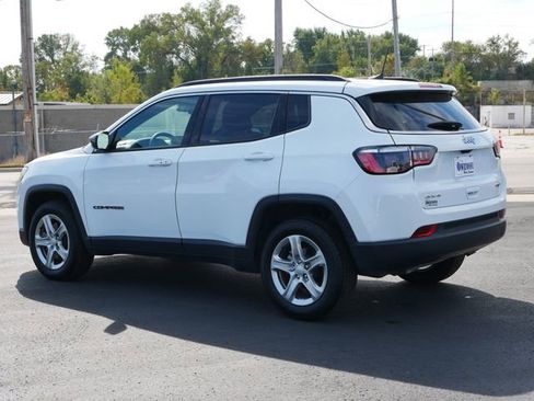 Used 2024 Jeep Compass Latitude image 3