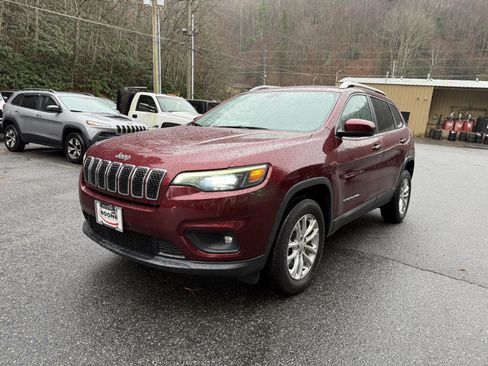 Used 2019 Jeep Cherokee Latitude w/ Cold Weather Group image 1