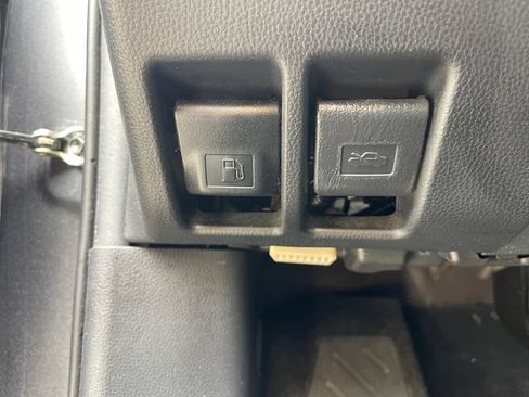 Used 2021 Toyota RAV4 LE AWD/4WD image 17