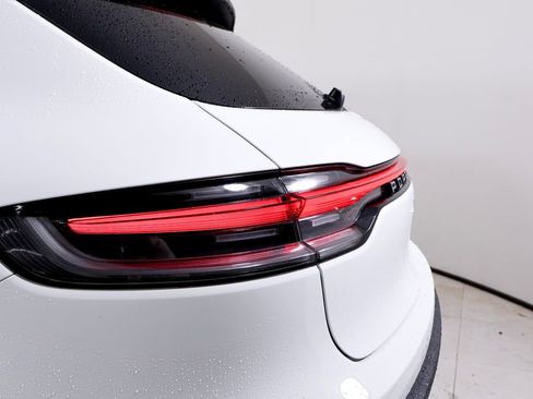 Certified 2026 Porsche Macan AWD/4WD image 32