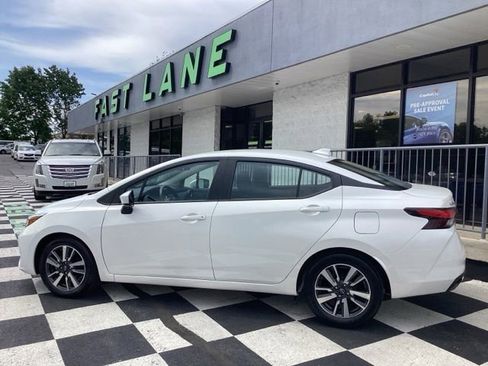 Used 2025 Nissan Versa SV FWD image 7